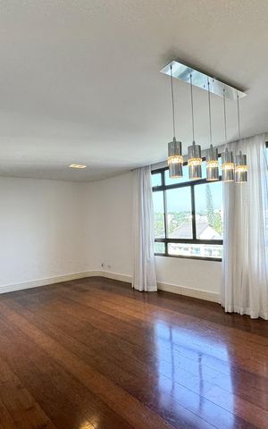 Apartamento à venda com 230m², 3 quartos e 3 vagas Apartamento à venda com 230m², 3 quartos e 3 vagasSala de Jantar