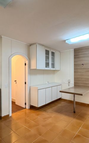 Apartamento à venda com 230m², 3 quartos e 3 vagas Apartamento à venda com 230m², 3 quartos e 3 vagasCozinha