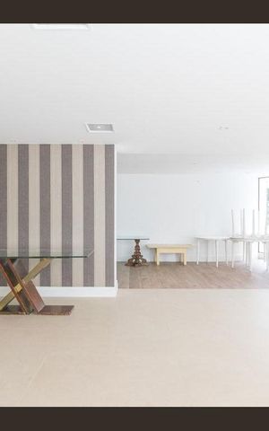 Apartamento à venda com 230m², 3 quartos e 3 vagas Apartamento à venda com 230m², 3 quartos e 3 vagasÁrea comum - Salão de festas