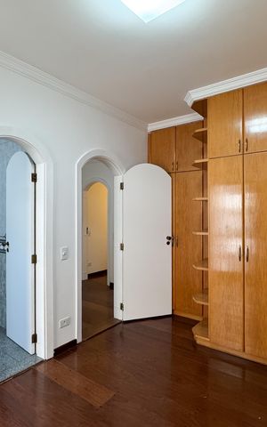 Apartamento à venda com 230m², 3 quartos e 3 vagas Apartamento à venda com 230m², 3 quartos e 3 vagasSuíte 1