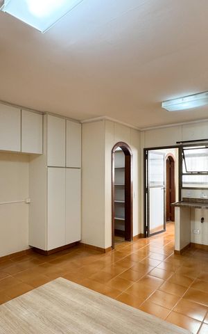 Apartamento à venda com 230m², 3 quartos e 3 vagas Apartamento à venda com 230m², 3 quartos e 3 vagasCozinha