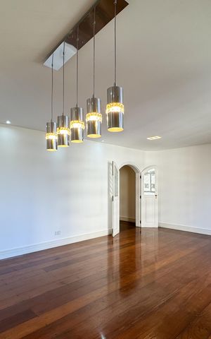 Apartamento à venda com 230m², 3 quartos e 3 vagas Apartamento à venda com 230m², 3 quartos e 3 vagasSala de Jantar