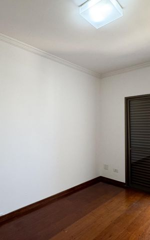 Apartamento à venda com 230m², 3 quartos e 3 vagas Apartamento à venda com 230m², 3 quartos e 3 vagasQuarto