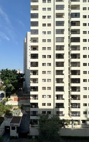 Apartamento à venda com 230m², 3 quartos e 3 vagas Apartamento à venda com 230m², 3 quartos e 3 vagasVista - Sacada