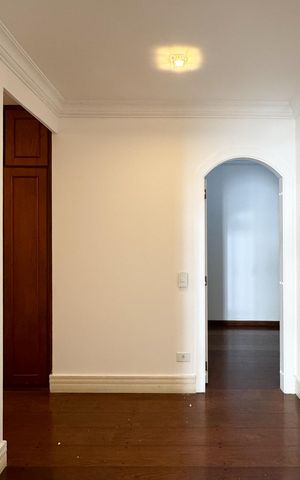 Apartamento à venda com 230m², 3 quartos e 3 vagas Apartamento à venda com 230m², 3 quartos e 3 vagasHall