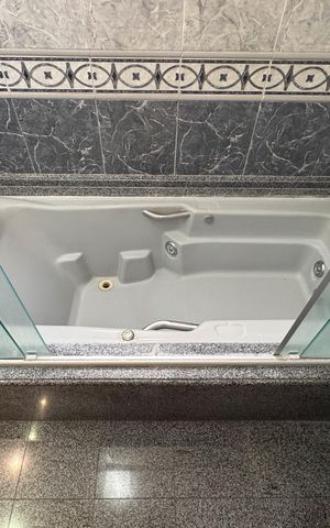 Apartamento à venda com 230m², 3 quartos e 3 vagas Apartamento à venda com 230m², 3 quartos e 3 vagasBanheiro - Suíte 3