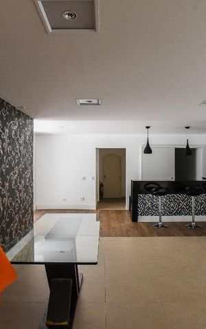 Apartamento à venda com 230m², 3 quartos e 3 vagas Apartamento à venda com 230m², 3 quartos e 3 vagasÁrea comum - Salão de festas