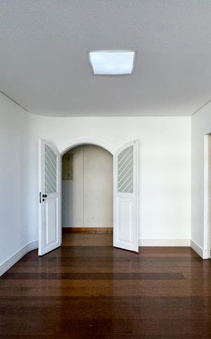 Apartamento à venda com 230m², 3 quartos e 3 vagas Apartamento à venda com 230m², 3 quartos e 3 vagasSala