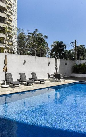 Apartamento à venda com 230m², 3 quartos e 3 vagas Apartamento à venda com 230m², 3 quartos e 3 vagasÁrea comum - Piscina