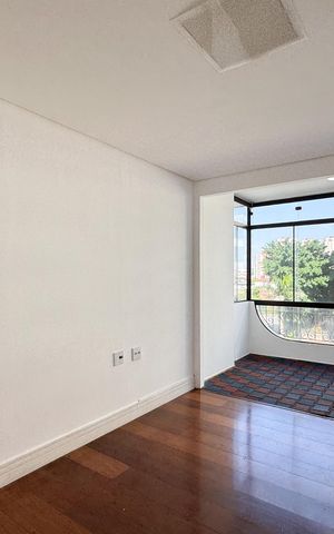 Apartamento à venda com 230m², 3 quartos e 3 vagas Apartamento à venda com 230m², 3 quartos e 3 vagasSala