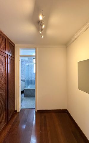 Apartamento à venda com 230m², 3 quartos e 3 vagas Apartamento à venda com 230m², 3 quartos e 3 vagasCloset - Suíte 3