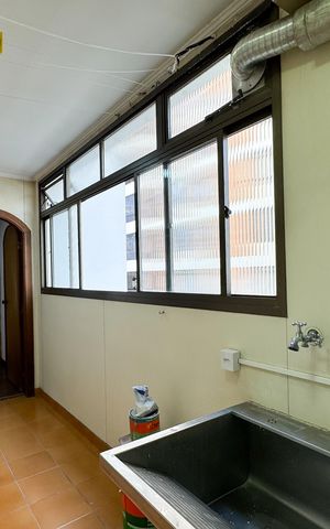 Apartamento à venda com 230m², 3 quartos e 3 vagas Apartamento à venda com 230m², 3 quartos e 3 vagasÁrea de Serviço