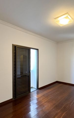Apartamento à venda com 230m², 3 quartos e 3 vagas Apartamento à venda com 230m², 3 quartos e 3 vagasSuíte 3