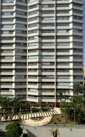 Apartamento à venda com 230m², 3 quartos e 3 vagas Apartamento à venda com 230m², 3 quartos e 3 vagasVista - Suíte 2