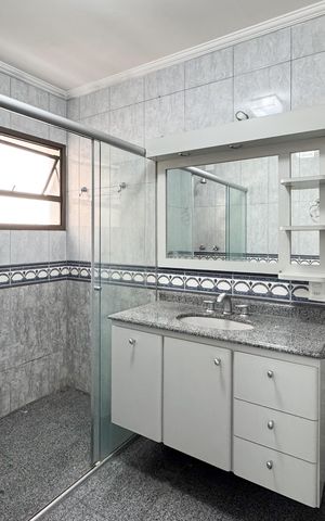 Apartamento à venda com 230m², 3 quartos e 3 vagas Apartamento à venda com 230m², 3 quartos e 3 vagasBanheiro - Suíte 1