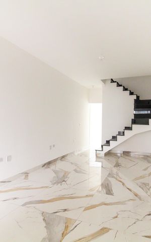 Casa à venda com 116m², 3 quartos e 2 vagas Casa à venda com 116m², 3 quartos e 2 vagasSala