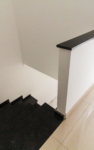 Casa à venda com 116m², 3 quartos e 2 vagas Casa à venda com 116m², 3 quartos e 2 vagasHall
