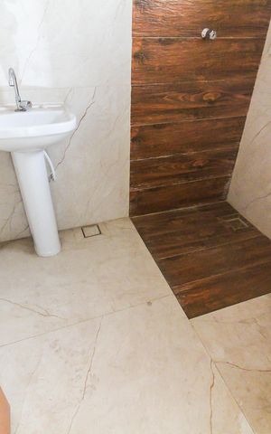Casa à venda com 116m², 3 quartos e 2 vagas Casa à venda com 116m², 3 quartos e 2 vagasBanheiro da Suíte