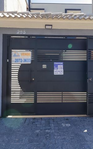 Casa à venda com 116m², 3 quartos e 2 vagasFachada