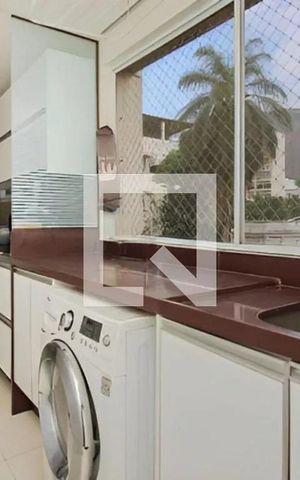 Apartamento à venda com 93m², 2 quartos e 1 vaga Apartamento à venda com 93m², 2 quartos e 1 vagaÁrea de serviço