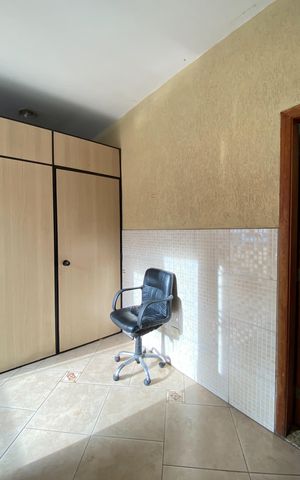 Casa à venda com 240m², 6 quartos e 3 vagas Casa à venda com 240m², 6 quartos e 3 vagasCasa 2 - Área de serviço
