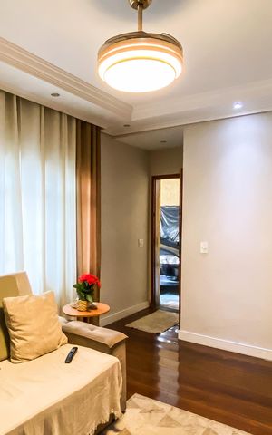 Casa à venda com 240m², 6 quartos e 3 vagas Casa à venda com 240m², 6 quartos e 3 vagasSala
