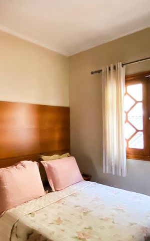 Casa à venda com 240m², 6 quartos e 3 vagas Casa à venda com 240m², 6 quartos e 3 vagasCasa 2 - Quarto