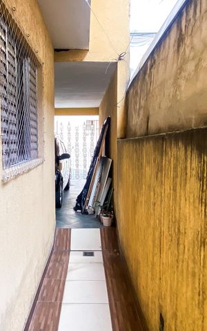 Casa à venda com 240m², 6 quartos e 3 vagas Casa à venda com 240m², 6 quartos e 3 vagasCorredor
