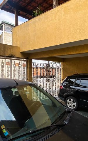 Casa à venda com 240m², 6 quartos e 3 vagas Casa à venda com 240m², 6 quartos e 3 vagasGaragem
