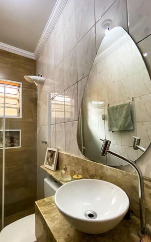 Casa à venda com 240m², 6 quartos e 3 vagas Casa à venda com 240m², 6 quartos e 3 vagasBanheiro