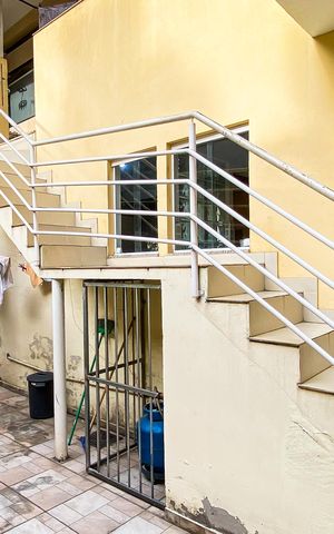 Casa à venda com 240m², 6 quartos e 3 vagas Casa à venda com 240m², 6 quartos e 3 vagasCasa 2 - Área de serviço