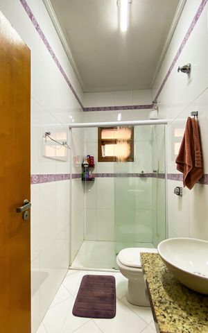 Casa à venda com 240m², 6 quartos e 3 vagas Casa à venda com 240m², 6 quartos e 3 vagasCasa 2 - Banheiro social