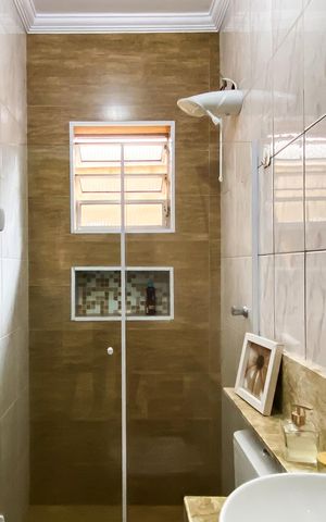 Casa à venda com 240m², 6 quartos e 3 vagas Casa à venda com 240m², 6 quartos e 3 vagasBanheiro