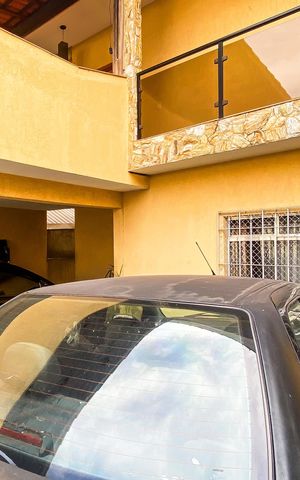 Casa à venda com 240m², 6 quartos e 3 vagas Casa à venda com 240m², 6 quartos e 3 vagasGargem