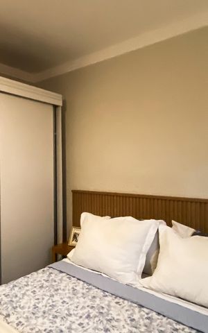 Casa à venda com 240m², 6 quartos e 3 vagas Casa à venda com 240m², 6 quartos e 3 vagasSuite