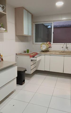 Casa de condomínio à venda com 360m², 4 quartos e 4 vagas Casa de condomínio à venda com 360m², 4 quartos e 4 vagasCozinha