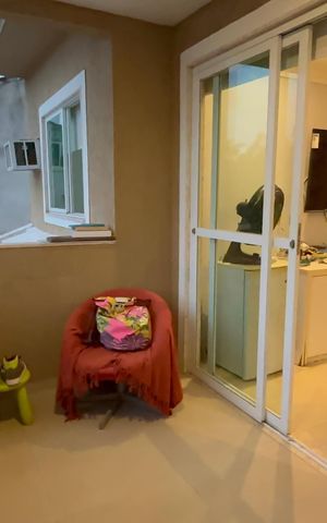 Casa de condomínio à venda com 360m², 4 quartos e 4 vagas Casa de condomínio à venda com 360m², 4 quartos e 4 vagasVaranda