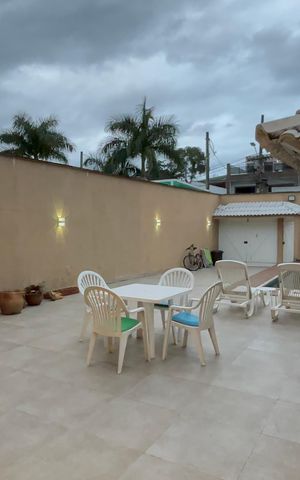 Casa de condomínio à venda com 360m², 4 quartos e 4 vagas Casa de condomínio à venda com 360m², 4 quartos e 4 vagasÁrea externa