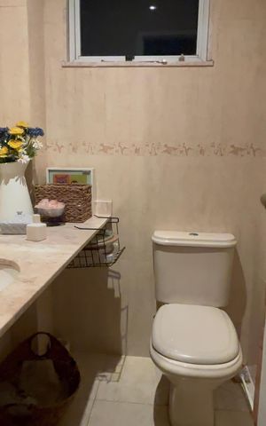 Casa de condomínio à venda com 360m², 4 quartos e 4 vagas Casa de condomínio à venda com 360m², 4 quartos e 4 vagasLavabo