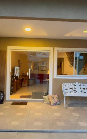 Casa de condomínio à venda com 360m², 4 quartos e 4 vagas Casa de condomínio à venda com 360m², 4 quartos e 4 vagasÁrea externa