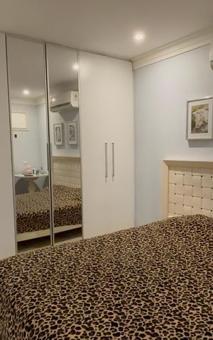 Casa de condomínio à venda com 360m², 4 quartos e 4 vagas Casa de condomínio à venda com 360m², 4 quartos e 4 vagasQuarto 1