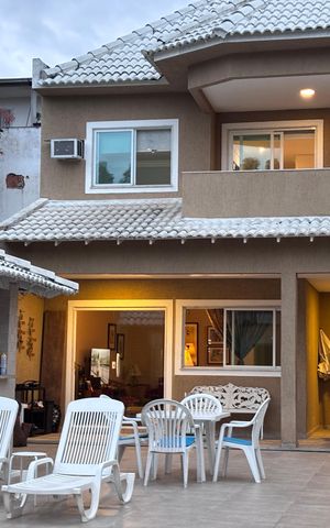 Casa de condomínio à venda com 360m², 4 quartos e 4 vagas Casa de condomínio à venda com 360m², 4 quartos e 4 vagasÁrea externa