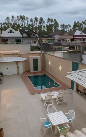 Casa de condomínio à venda com 360m², 4 quartos e 4 vagas Casa de condomínio à venda com 360m², 4 quartos e 4 vagasVaranda