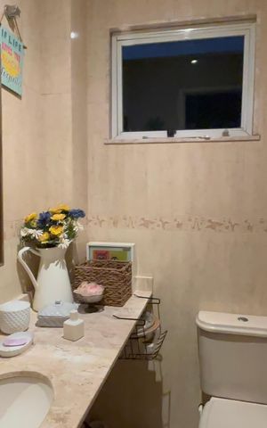 Casa de condomínio à venda com 360m², 4 quartos e 4 vagas Casa de condomínio à venda com 360m², 4 quartos e 4 vagasLavabo