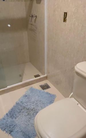 Casa de condomínio à venda com 360m², 4 quartos e 4 vagas Casa de condomínio à venda com 360m², 4 quartos e 4 vagasBanheiro do Quarto 1