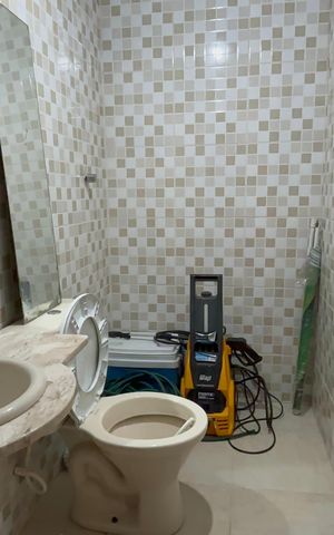 Casa de condomínio à venda com 360m², 4 quartos e 4 vagas Casa de condomínio à venda com 360m², 4 quartos e 4 vagasBanheiro de serviço