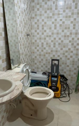 Casa de condomínio à venda com 360m², 4 quartos e 4 vagas Casa de condomínio à venda com 360m², 4 quartos e 4 vagasBanheiro de serviço