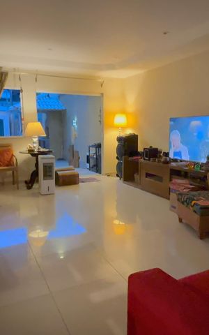Casa de condomínio à venda com 360m², 4 quartos e 4 vagas Casa de condomínio à venda com 360m², 4 quartos e 4 vagasSala