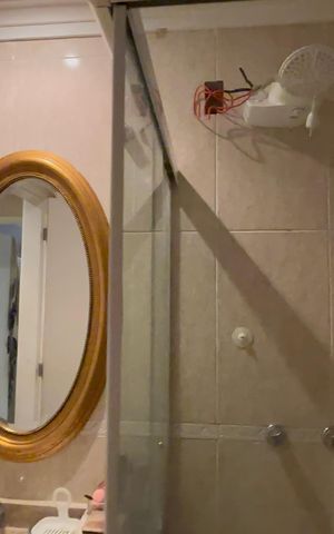 Casa de condomínio à venda com 360m², 4 quartos e 4 vagas Casa de condomínio à venda com 360m², 4 quartos e 4 vagasBanheiro
