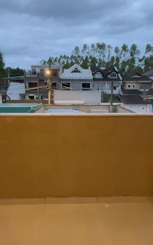 Casa de condomínio à venda com 360m², 4 quartos e 4 vagas Casa de condomínio à venda com 360m², 4 quartos e 4 vagasVaranda